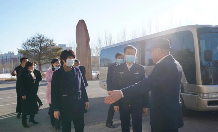 朝阳副市长、市公安局党委书记、局长赵丕显带队参观冰河集团